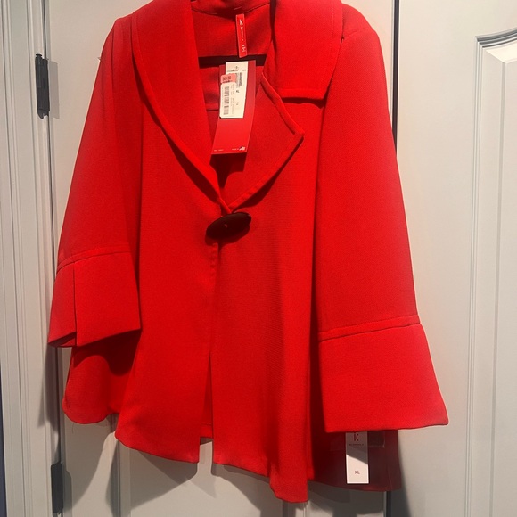 Elegant Red Cape Jacket - Picture 5 of 10